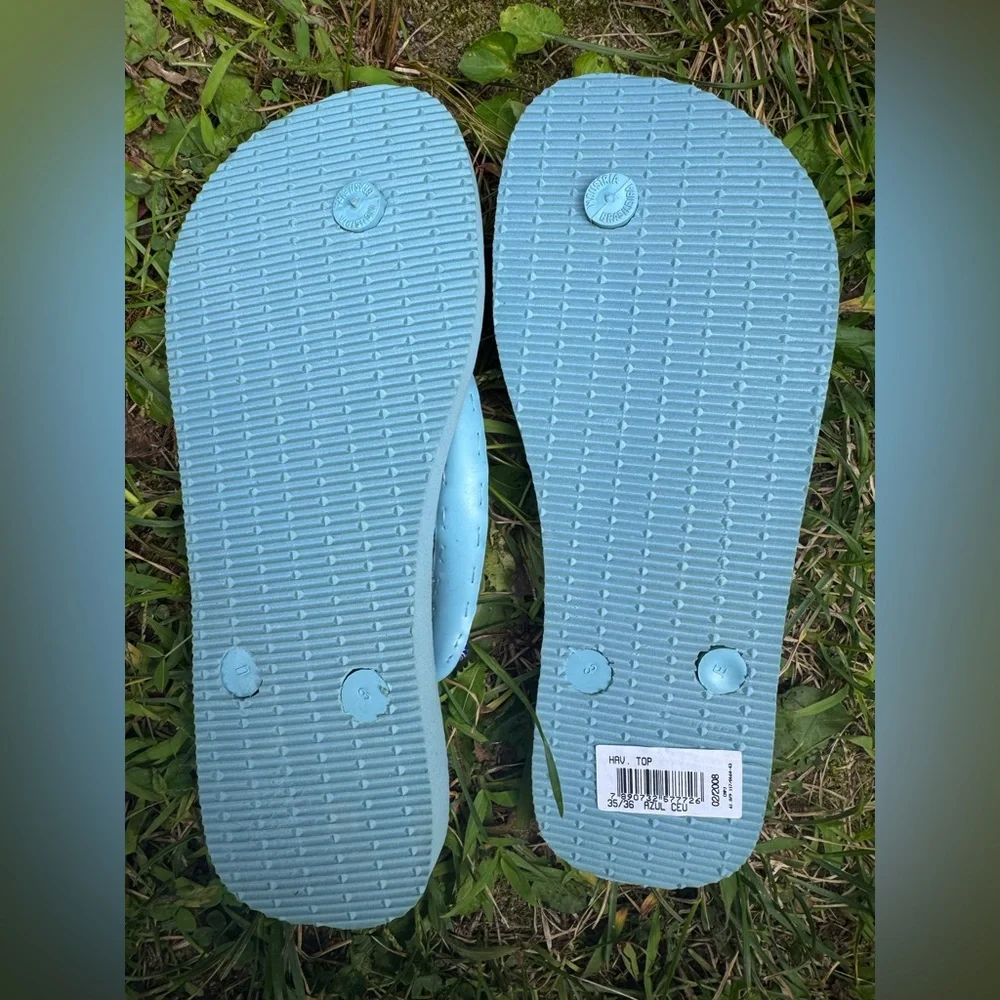 Havaianas Light Blue Crystal Embellished Sandals US size 4/5